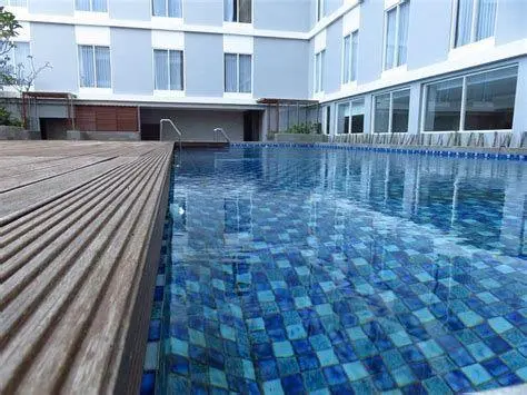 Swimming Pool Horison Pasuruan Kolam renang outdoor di Hotel Horison Pasuruan