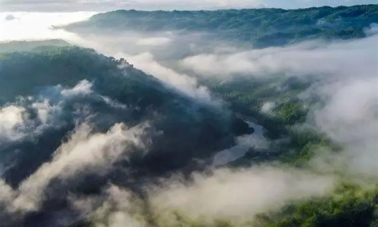 Lembah Sungai Oya Mangunan Tampilan Sungai Oya dari ketinggian Kebun Buah Mangunan