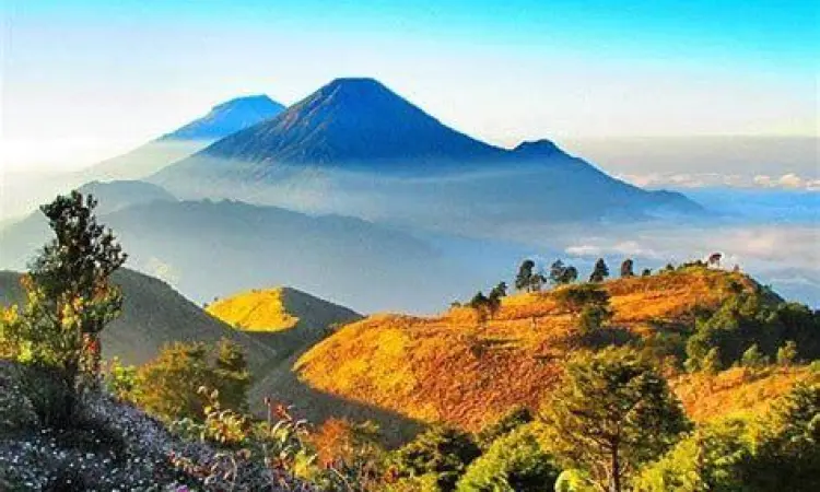 Pemandangan Gunung Prau Dieng yang menakjubkan