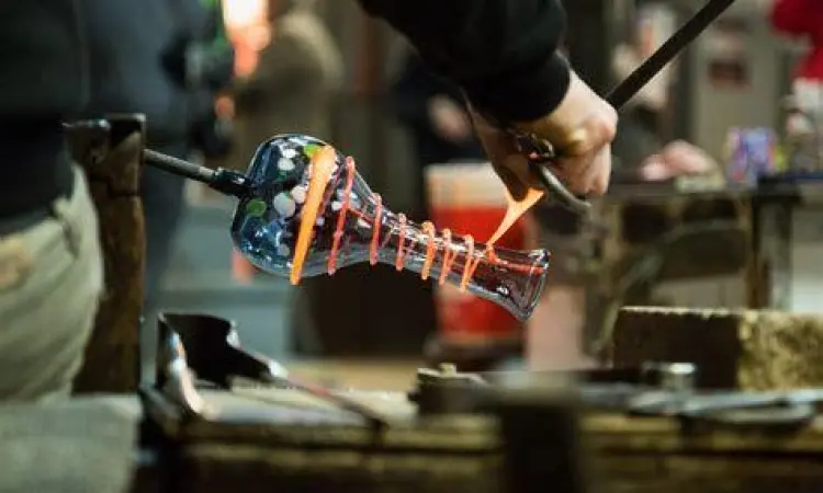 Teknik tiup kaca Murano contoh kerajinan mancanegara