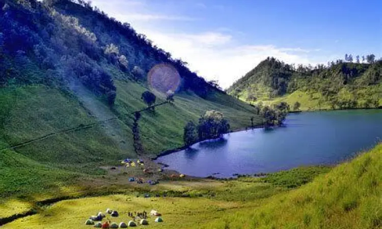 Danau Ranu Kumbolo panorama danau ranu kumbolo semeru