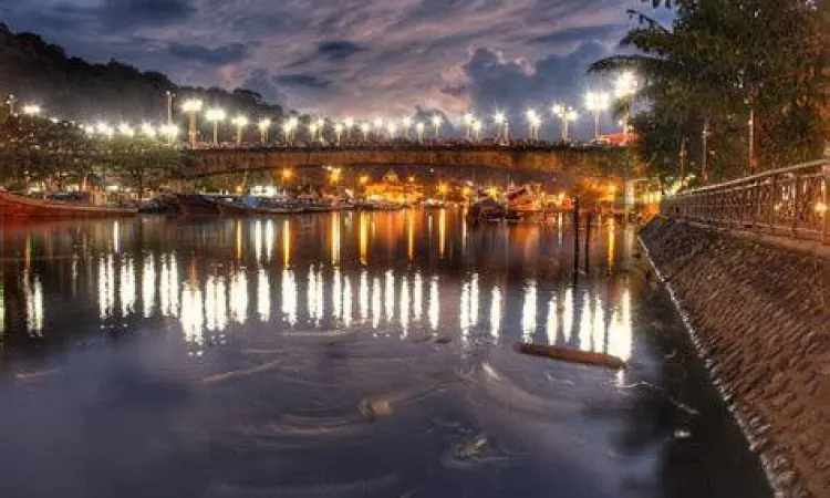 Jembatan Siti Nurbaya Jembatan Siti Nurbaya di Padang saat malam hari