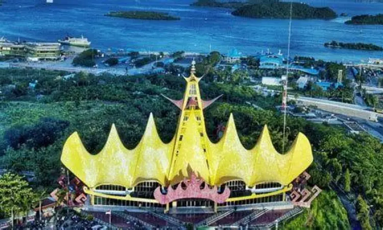 Sunset di Menara Siger pemandangan menara siger saat matahari terbenam