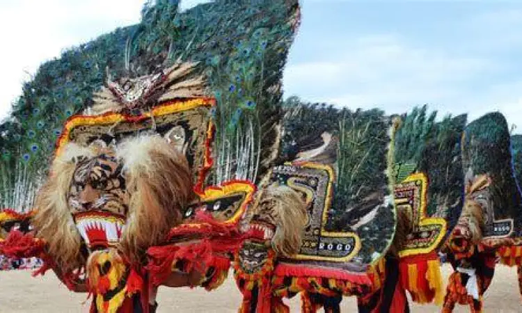 Visualisasi Dhadhak Merak dalam tari reog