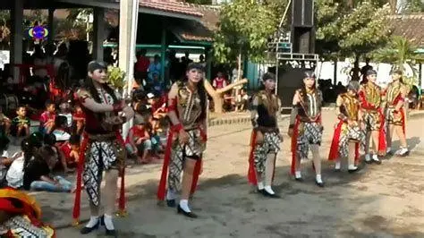 Jathilan Reog Ponorogo Penari Jathilan dalam rangkaian reog