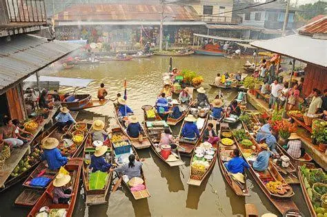 Damnoen Saduak Market Perahu penjual buah di Damnoen Saduak Thailand