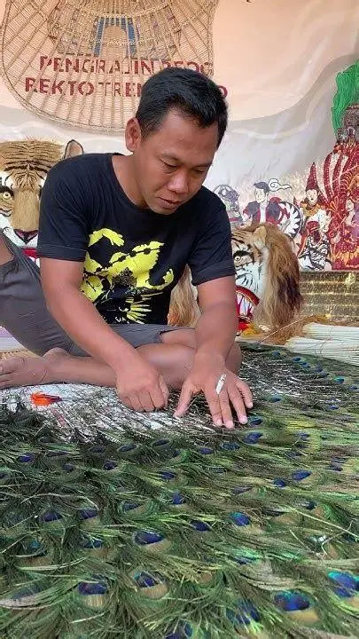 Proses Pembuatan Reog Proses pembuatan kerangka dadak merak reog ponorogo