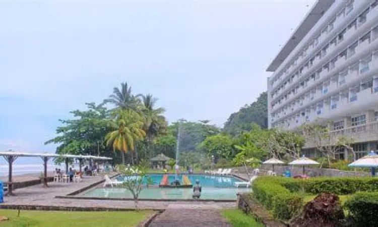 Fasilitas Leisure Hotel Fasilitas kolam renang di hotel pelabuhan ratu