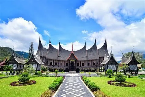 Rumah Gadang Minangkabau arsitektur rumah gadang yang menjadi ikon budaya minangkabau