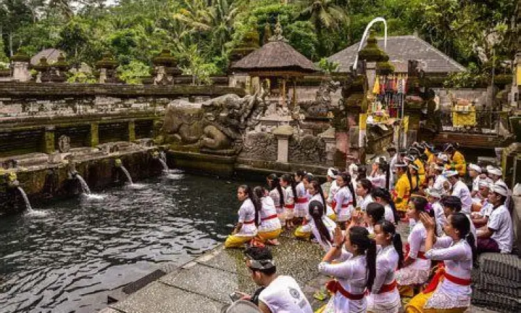 Mata Air Peguyangan Area pemandian suci di Mata Air Peguyangan
