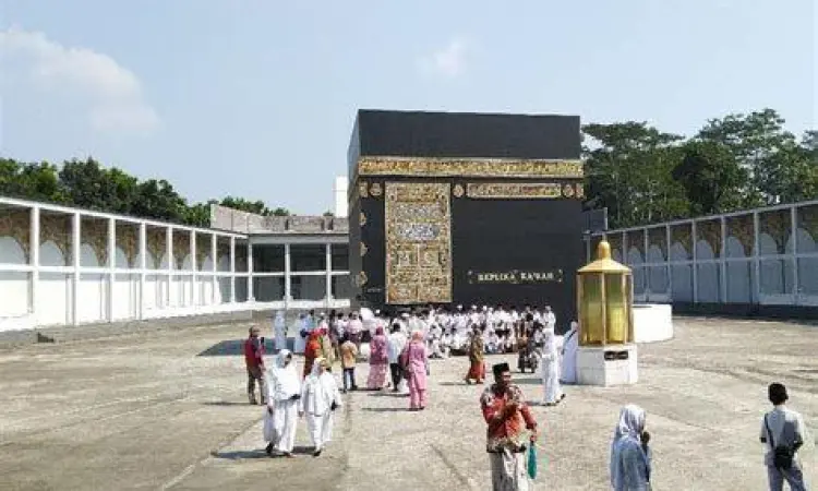 Detail replika kabah di semarang