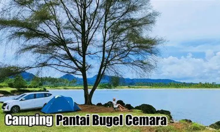 Camping Ground Pantai Bugel Aktivitas camping di Pantai Bugel Banten saat sore hari