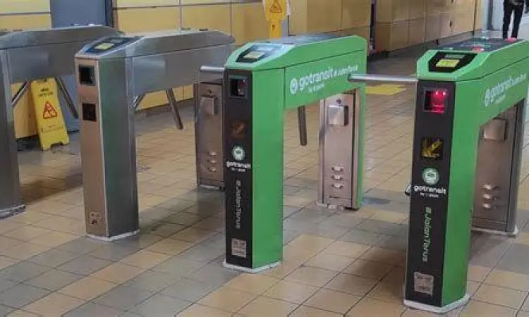 Sistem pembayaran gate stasiun kereta