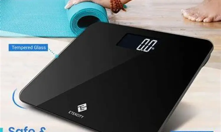 Camping di Bukit Cianten Area perkemahan di bukit cianten dengan latar belakang tenda