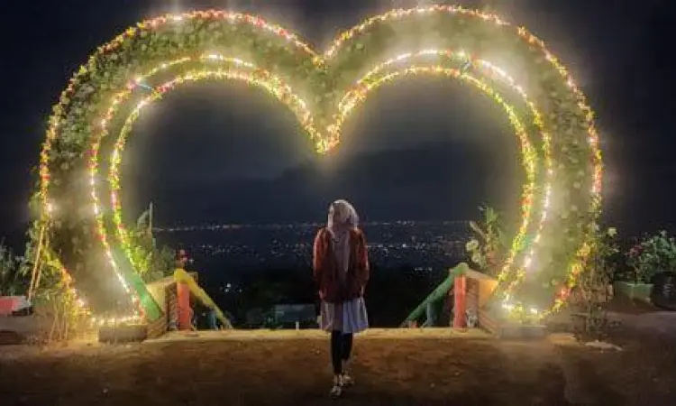 pemandangan malam hari di kampung salaka