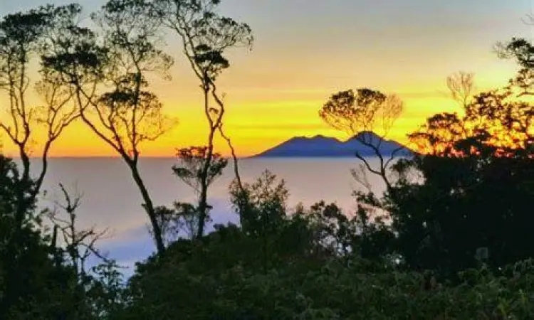Keindahan Alam Gunung Salak panorama gunung salak dari kejauhan
