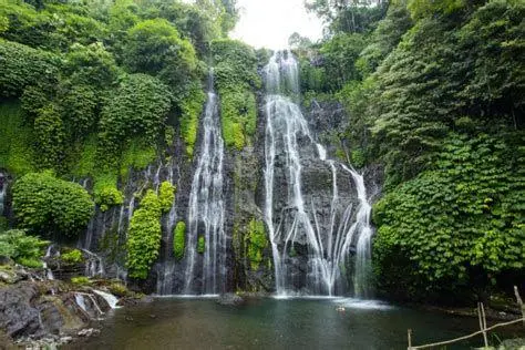 Keindahan Air Terjun Nusantara Wisata alam air terjun yang asri di Indonesia
