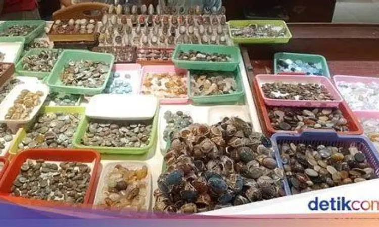 Deretan lapak pedagang di pasar batu akik Jakarta Gems Center