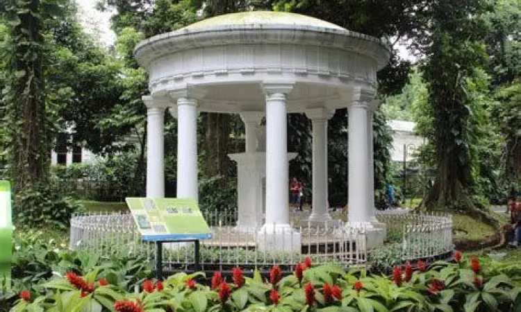Monumen Lady Raffles di Kebun Raya Bogor yang sarat sejarah
