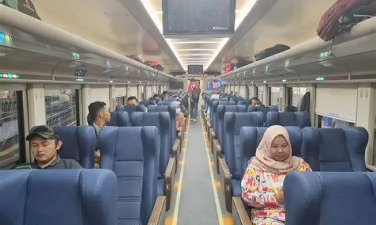 Fasilitas interior gerbong kereta api eksekutif KAI