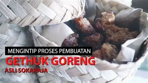 Pembuatan Getuk Goreng Proses penggorengan getuk goreng tradisional