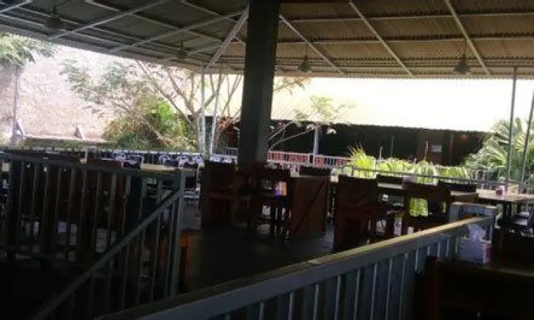 Suasana interior Restoran Mbok Sri