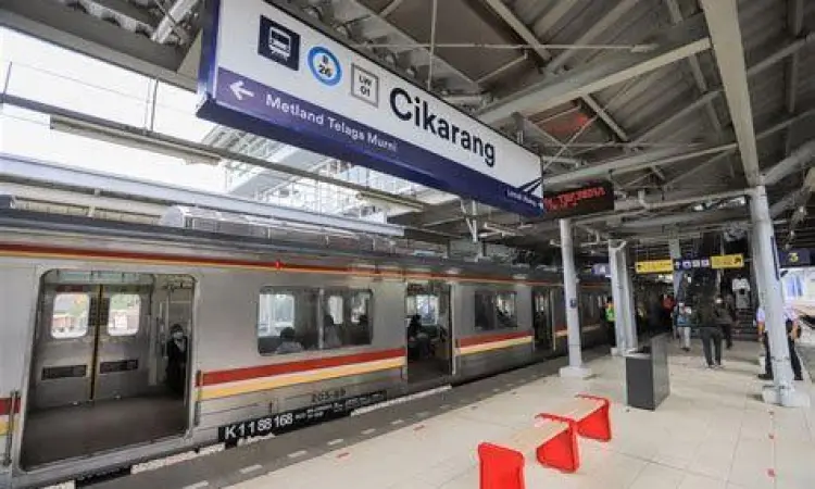 Kondisi Peron Stasiun Cikarang Fasilitas modern di Stasiun Cikarang