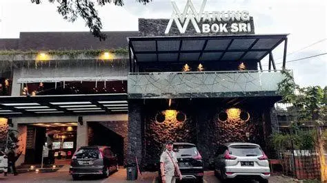 Eksterior Warung Mbok Sri Tampilan luar restoran Warung Mbok Sri yang asri