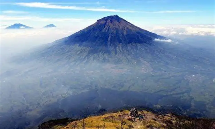 Gunung Sindoro View Pemandangan Gunung Sindoro dari Rest Area Kledung