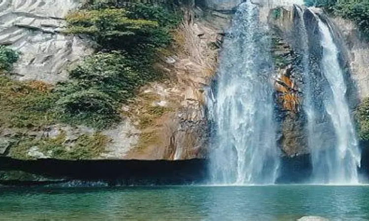 Akses jalan menuju objek wisata Air Terjun Tonduhan