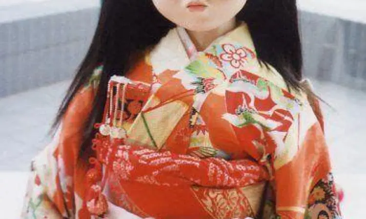 Detail wajah realistik boneka Ichimatsu jepang