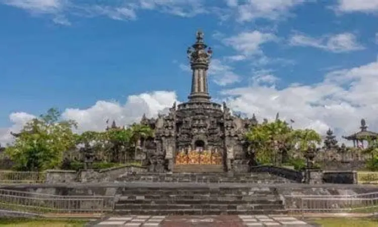 Detail arsitektur monumen bajra sandhi bergaya Hindu Bali