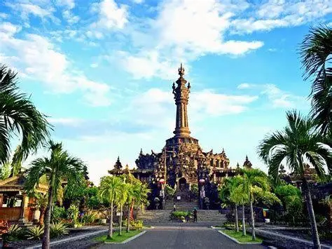 Lapangan Renon Bali Suasana lapangan renon di sekitar monumen bajra sandhi