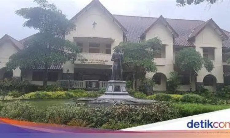 Koleksi sejarah di Museum Misi Muntilan