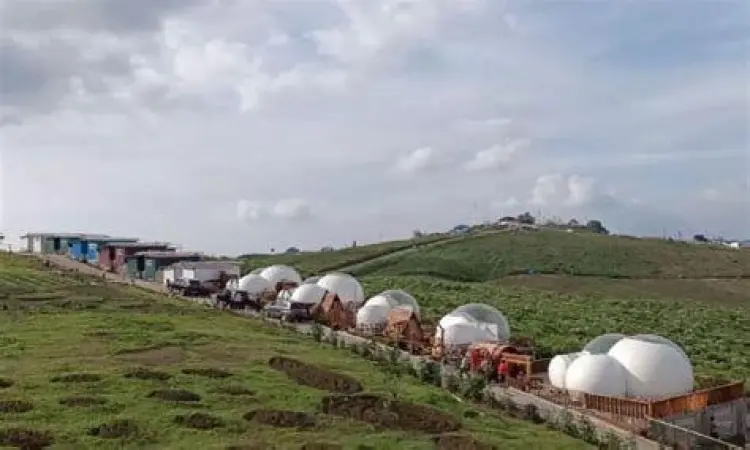 Pemandangan perbukitan di Siosar Puncak 2000